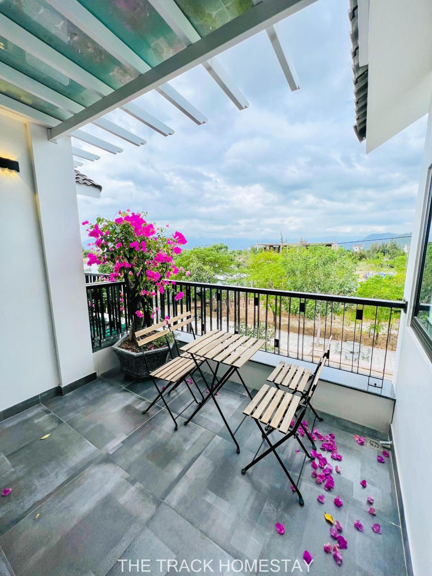 The Track Homestay - Near Bai Dai Beach Cam Lam Eksteriør bilde