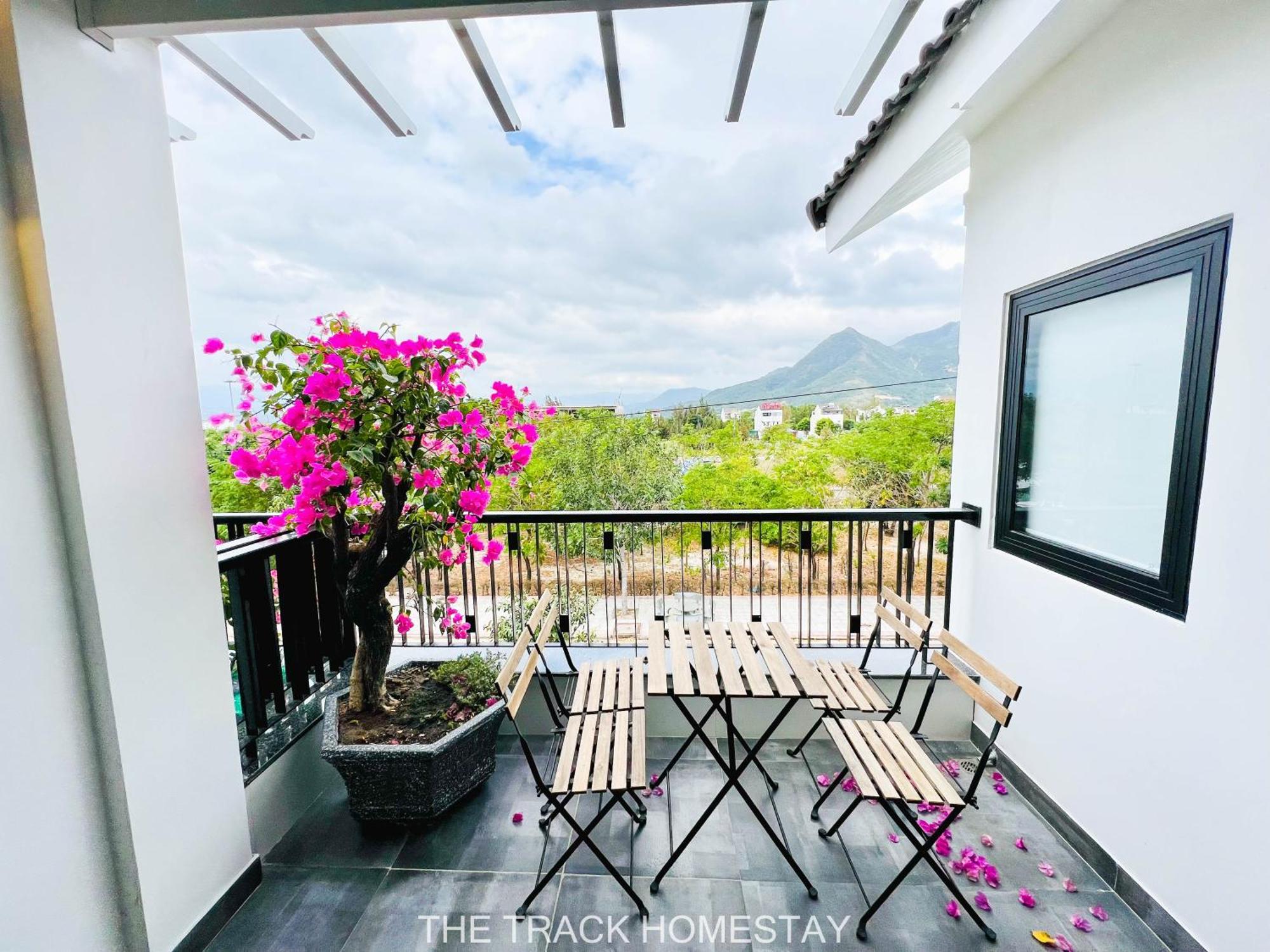 The Track Homestay - Near Bai Dai Beach Cam Lam Eksteriør bilde